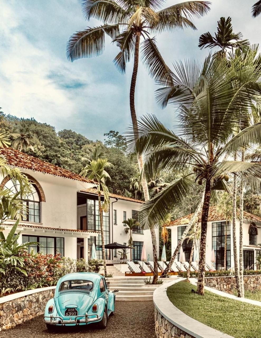 A vintage mint Beetle at the entrance